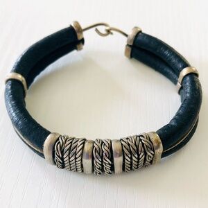 Bracelet leather & silver corded leather, wrapped in silver hook closure